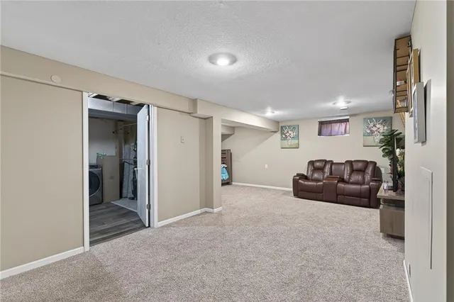 $295,000 | 7921 Yecker Avenue, Kansas City, KS 66109