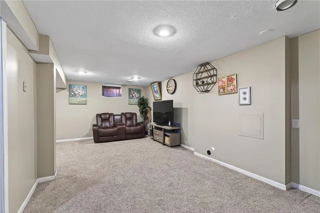 $295,000 | 7921 Yecker Avenue, Kansas City, KS 66109