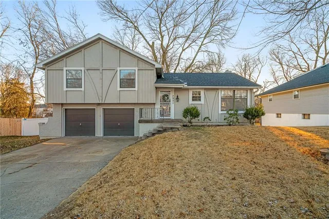 $295,000 | 7921 Yecker Avenue, Kansas City, KS 66109