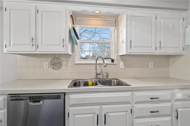 $295,000 | 7921 Yecker Avenue, Kansas City, KS 66109