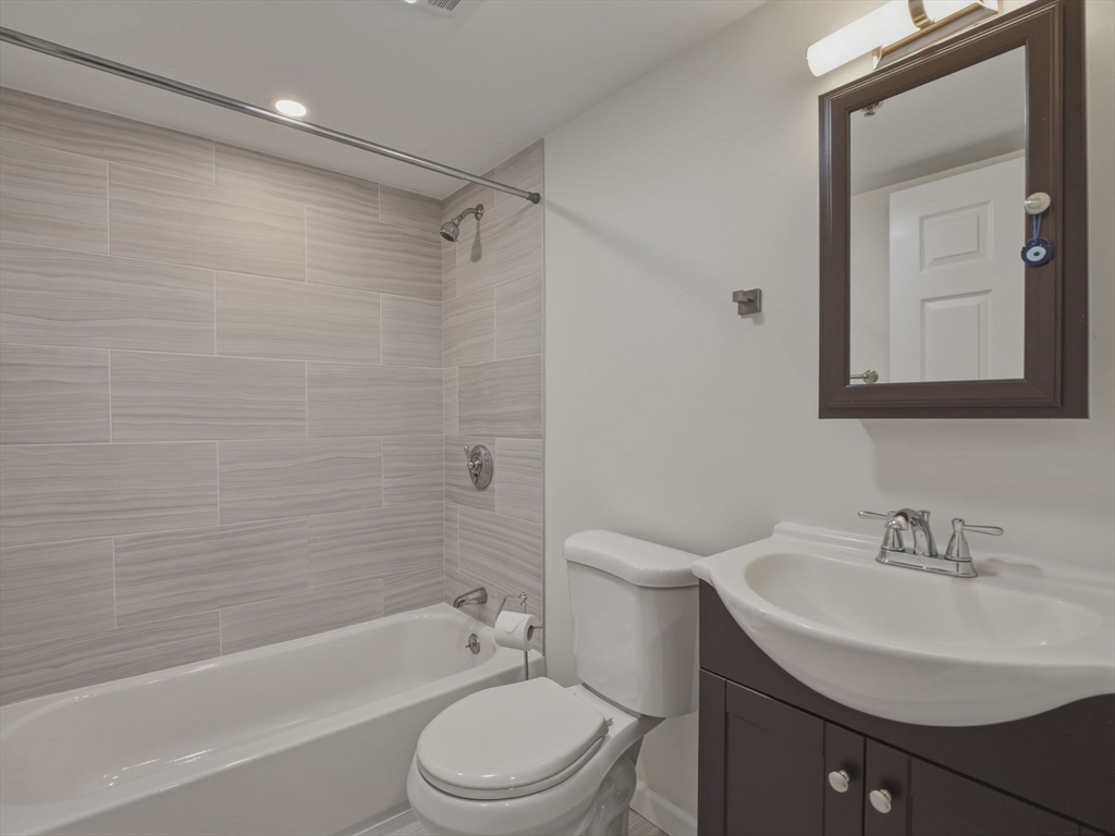 4 Duck Pond Road, Unit 225 Beverly, MA 01915 - Photo 23 of 42