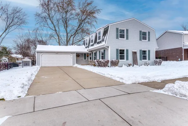 $679,000 | 1010 West Haven Drive, Arlington Heights, IL 60005