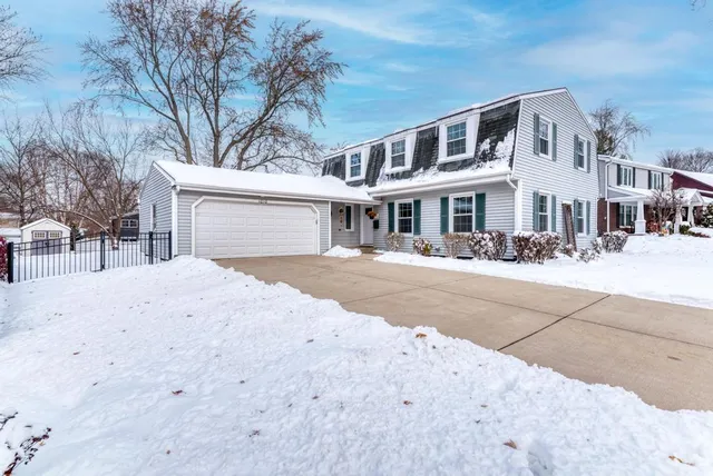 $679,000 | 1010 West Haven Drive, Arlington Heights, IL 60005