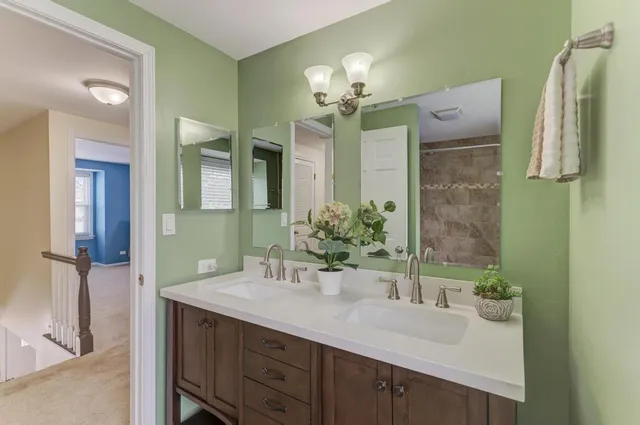 $679,000 | 1010 West Haven Drive, Arlington Heights, IL 60005