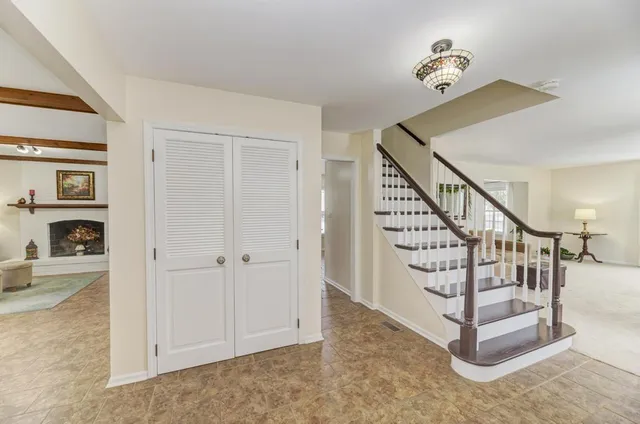 $679,000 | 1010 West Haven Drive, Arlington Heights, IL 60005