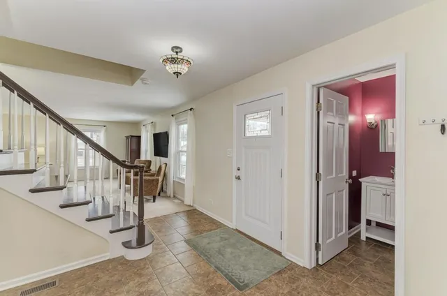 $679,000 | 1010 West Haven Drive, Arlington Heights, IL 60005