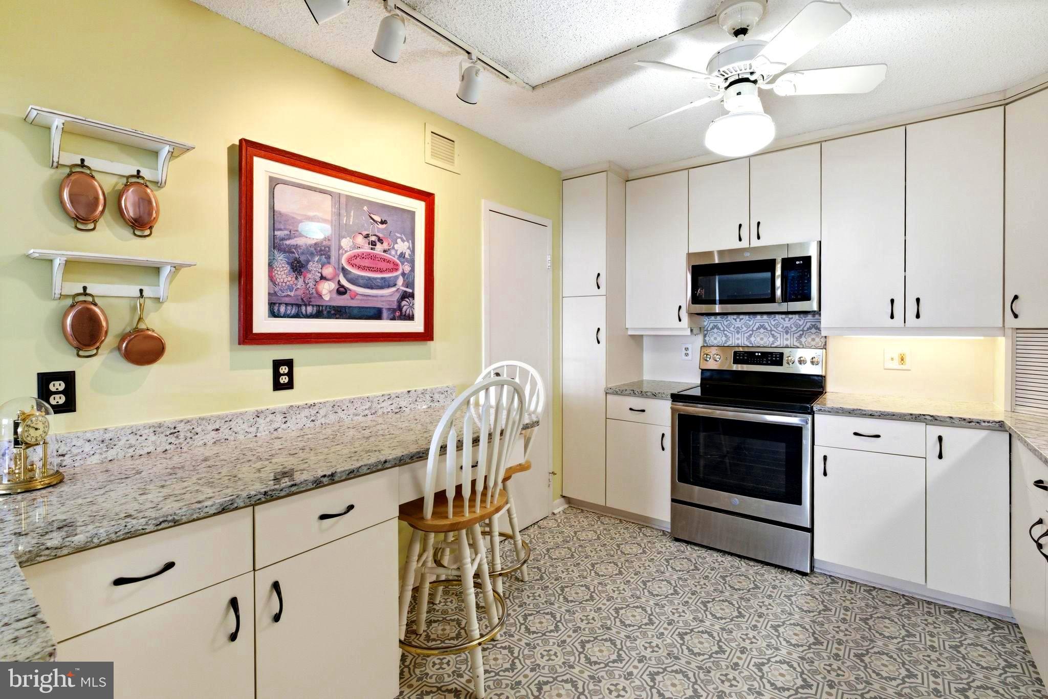 205 East Joppa Road, Unit 1809 Towson, MD 21286 - Photo 10 of 31 Wonderful updated eat in kitchen