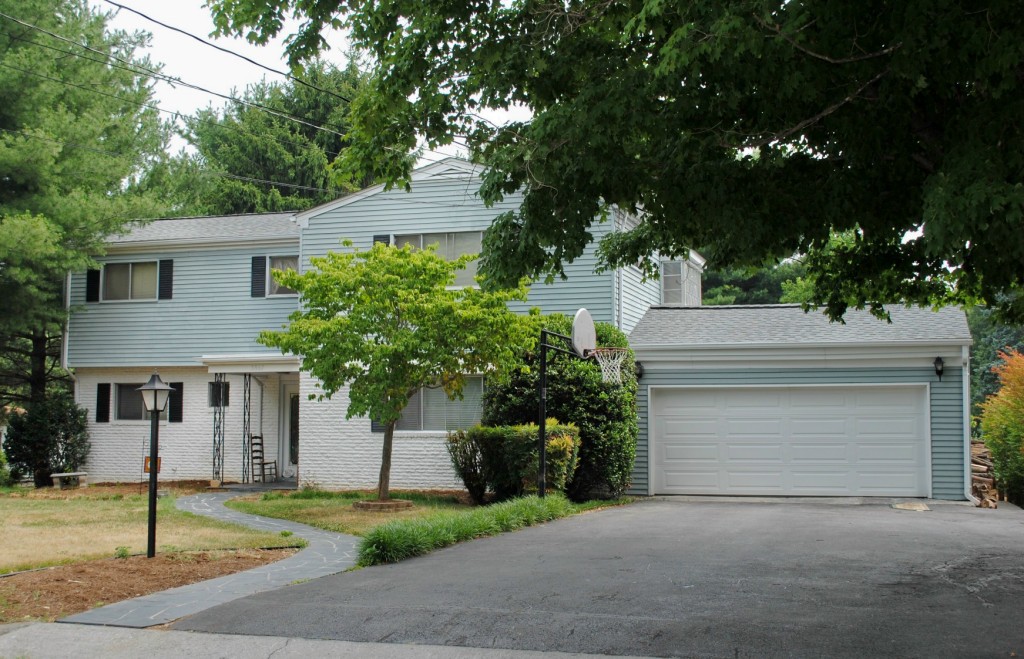 3867 Darlington Road Southwest Roanoke, VA 24018 - Photo 1 of 18 HOME VIEW