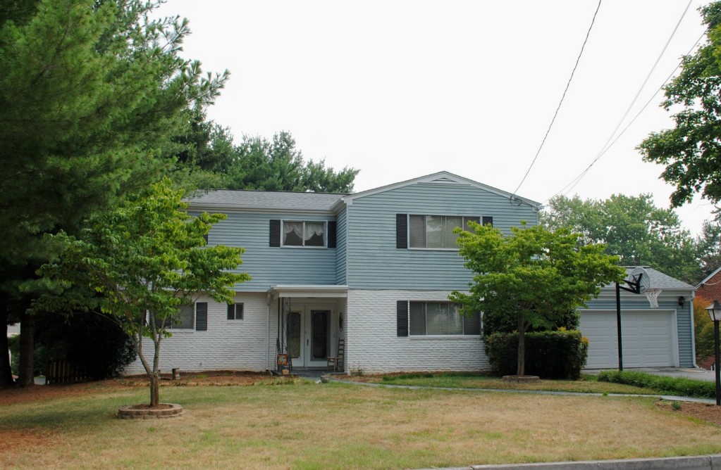3867 Darlington Road Southwest Roanoke, VA 24018 - Photo 2 of 18 Front View