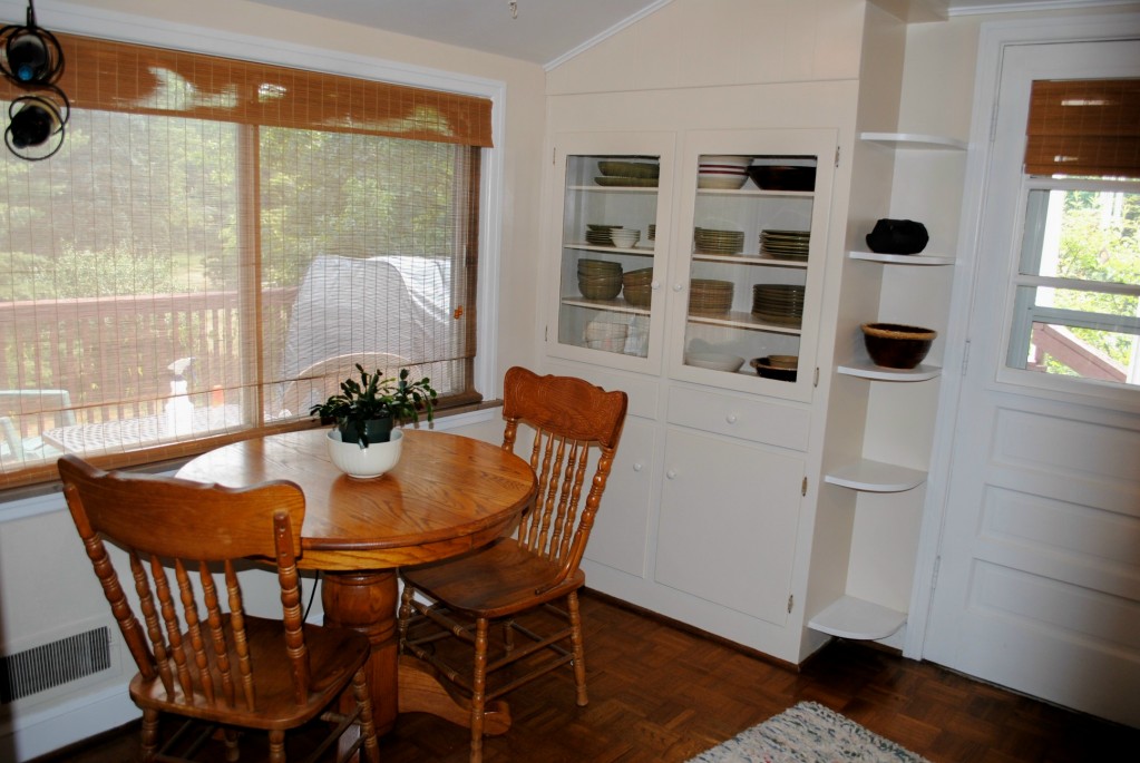 3867 Darlington Road Southwest Roanoke, VA 24018 - Photo 13 of 18 Eatin Kitchen Area