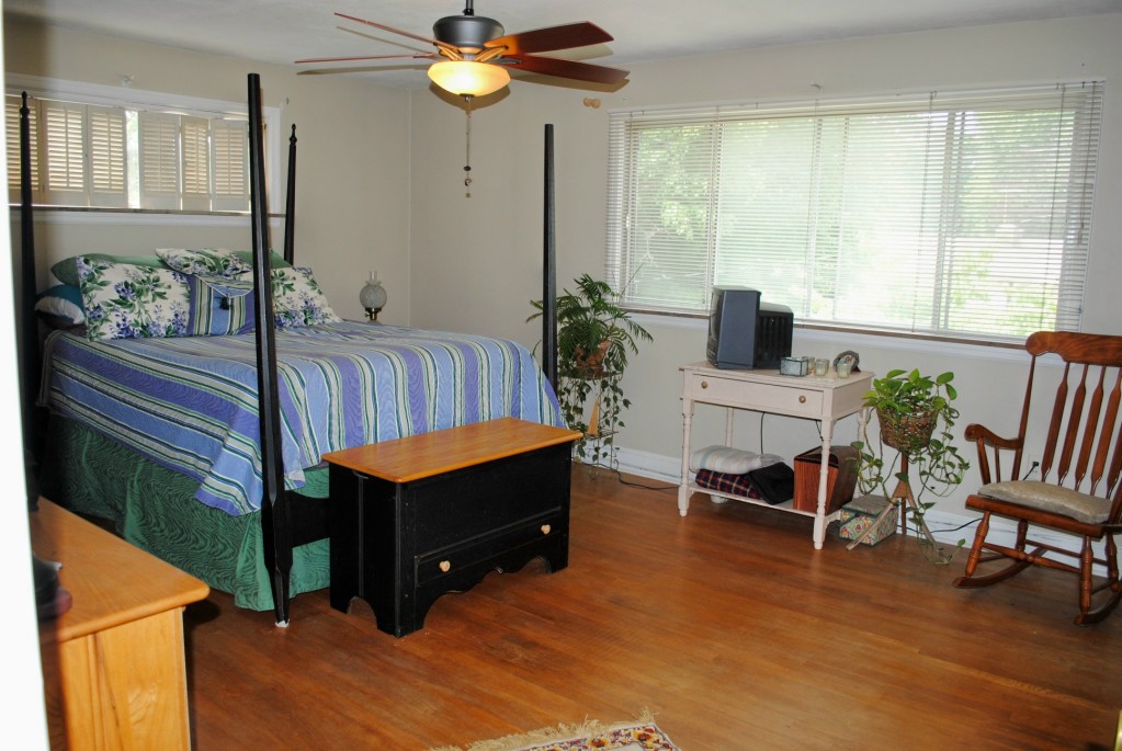 3867 Darlington Road Southwest Roanoke, VA 24018 - Photo 17 of 18 Master Bedroom