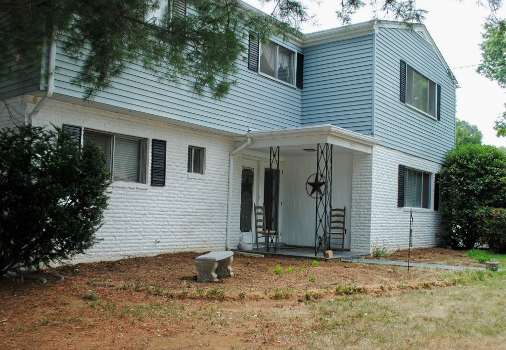 3867 Darlington Road Southwest Roanoke, VA 24018 - Photo 5 of 18 Covered Front Porch