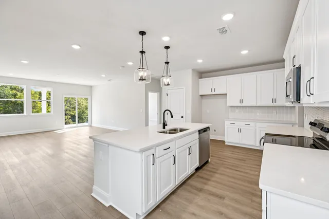 $585,815 | 1090 Large Poppy Drive, La Vergne, TN 37086