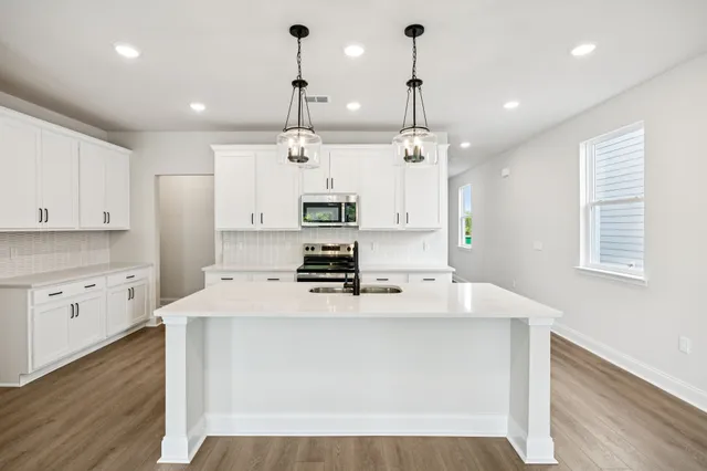 $585,815 | 1090 Large Poppy Drive, La Vergne, TN 37086