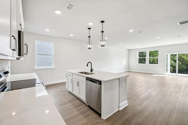 $585,815 | 1090 Large Poppy Drive, La Vergne, TN 37086