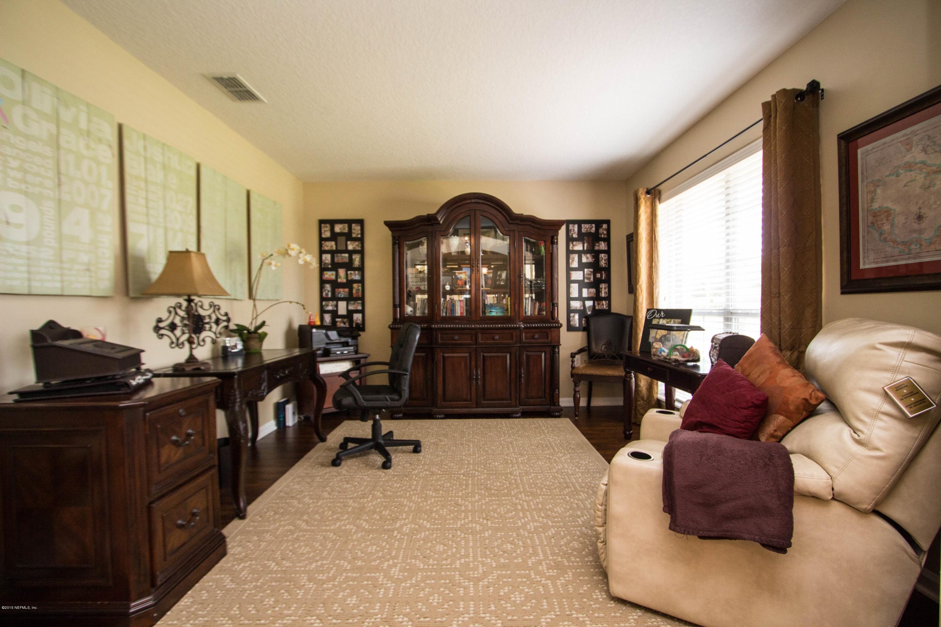 1659 Lockend Road Jacksonville, FL 32221 - Photo 6 of 35 Living Room