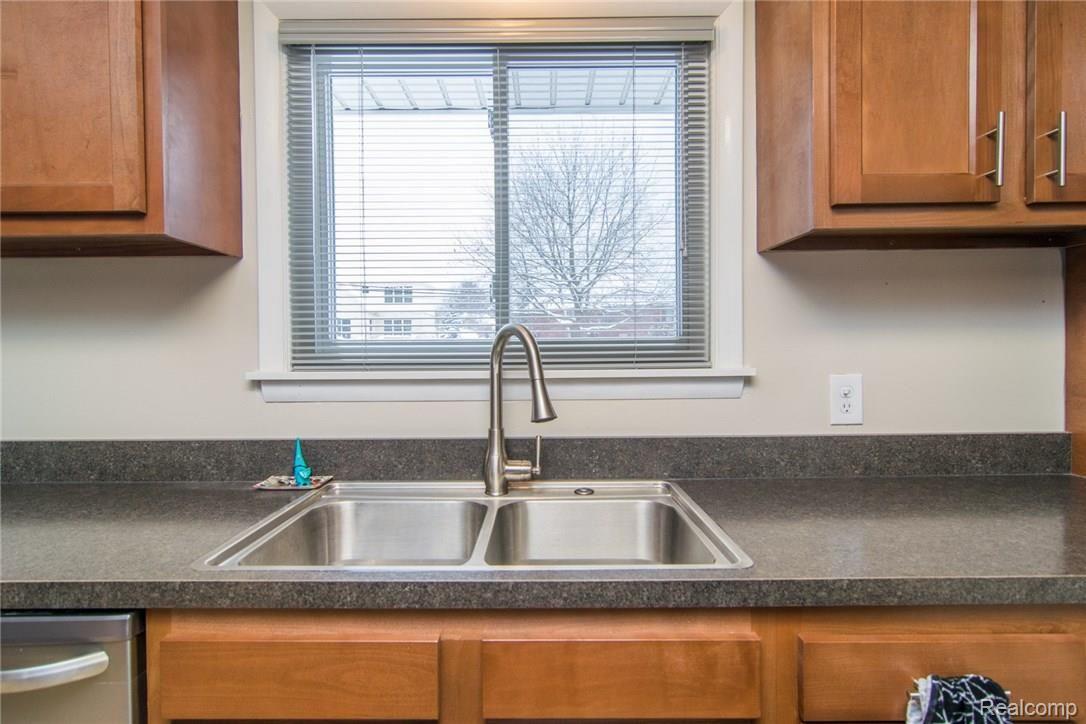 2890 Walbridge Drive Rochester, MI 48307 - Photo 13 of 40 DSC_1825.jpg