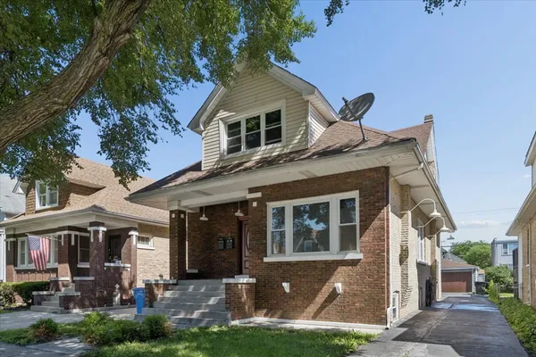 $2,200 | 4928 West Eddy Street, Unit 2, Chicago, IL 60641