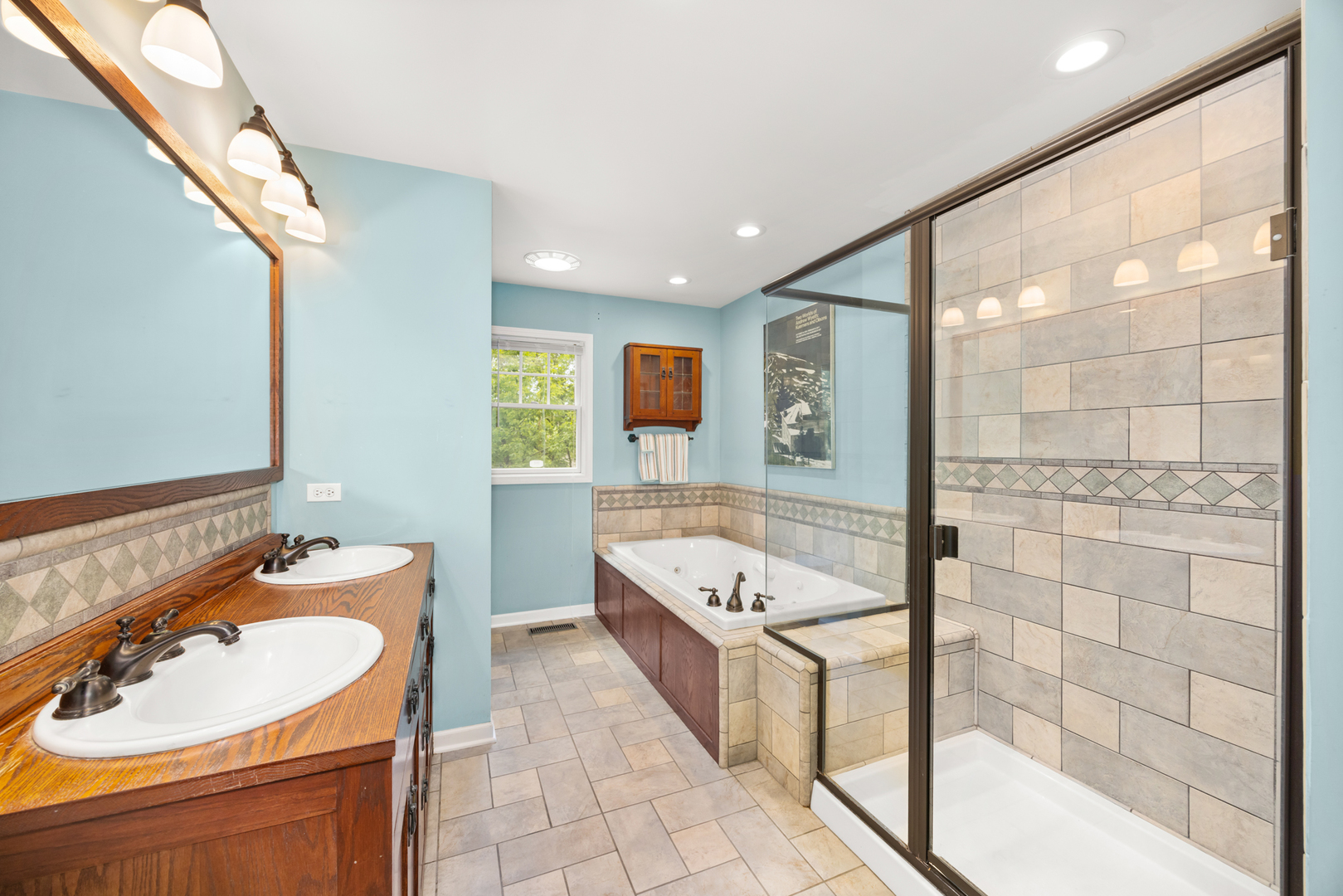 401 Greenwood Road Glenview, IL 60025 - Photo 17 of 30 a spacious bathroom with a tub sink and mirror