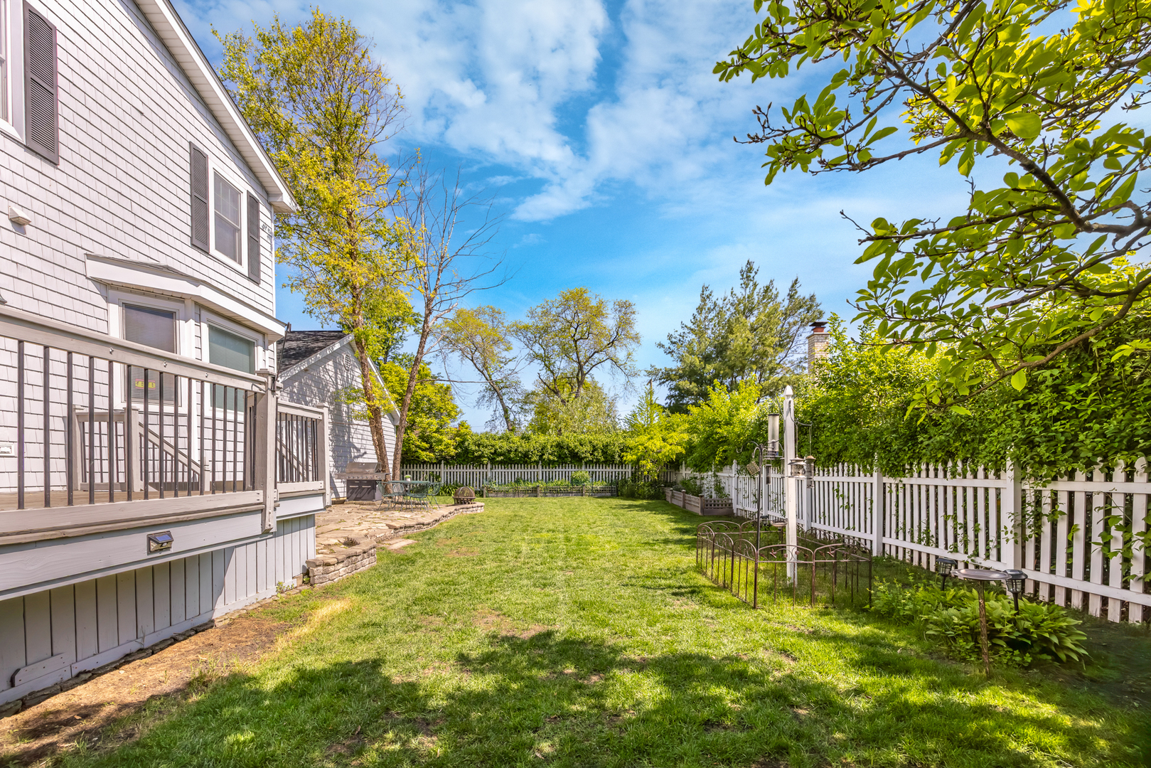 401 Greenwood Road Glenview, IL 60025 - Photo 26 of 30 a swimming pool with yard in front of it
