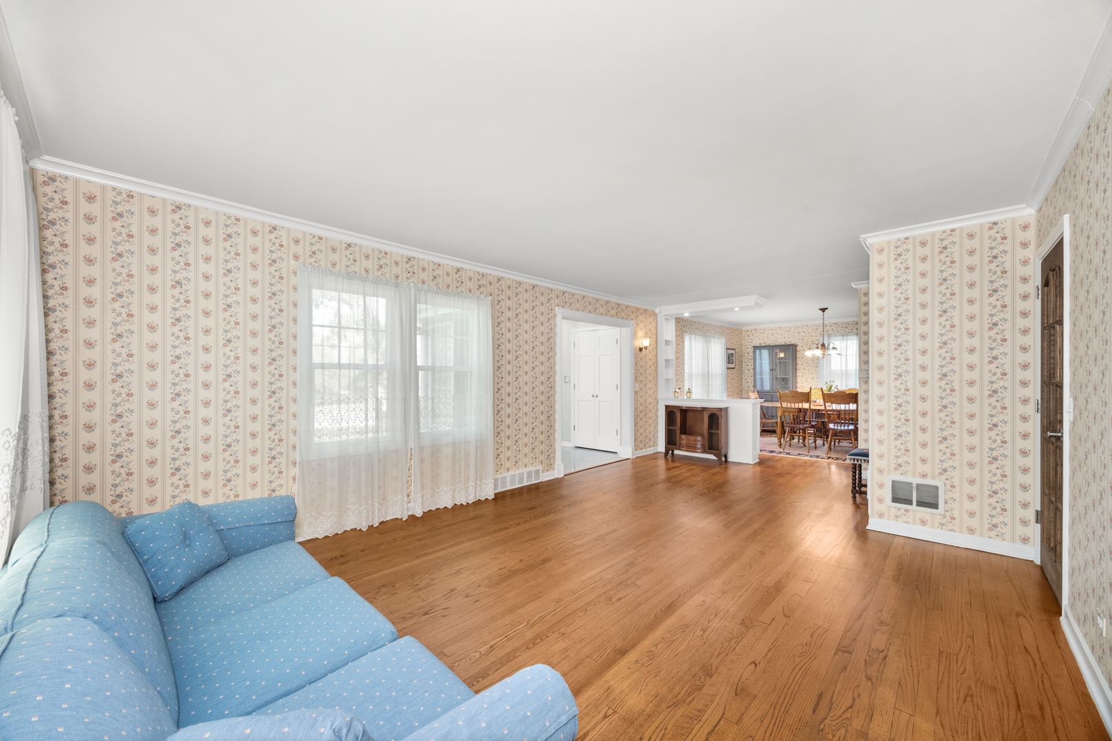 401 Greenwood Road Glenview, IL 60025 - Photo 5 of 30 a living room with furniture and a floor to ceiling window