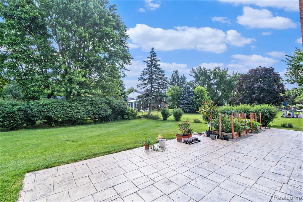 857 Hampton Circle Rochester Hills, MI 48307 - Photo 35 of 41