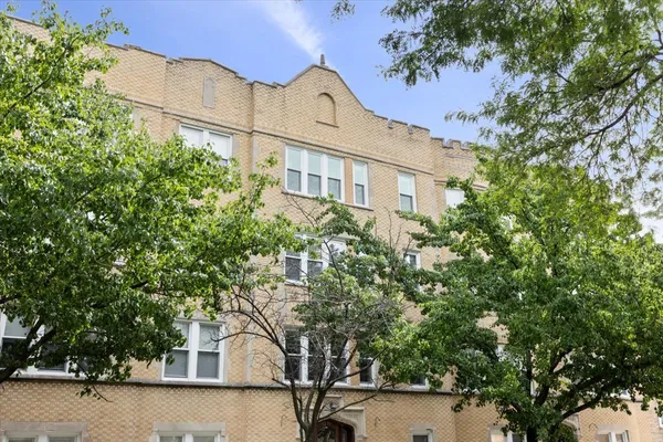 $249,900 | 5255 North Rockwell Street, Unit 3, Chicago, IL 60625