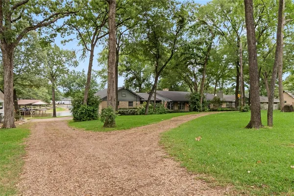 $675,000 | 111 Deer Island Road, Mabank, TX 75156