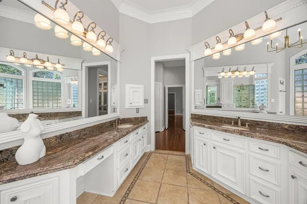 $1,350,000 | 27 Morning Arbor Place, The Woodlands, TX 77381