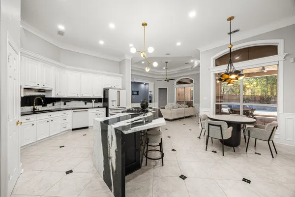 $1,350,000 | 27 Morning Arbor Place, The Woodlands, TX 77381