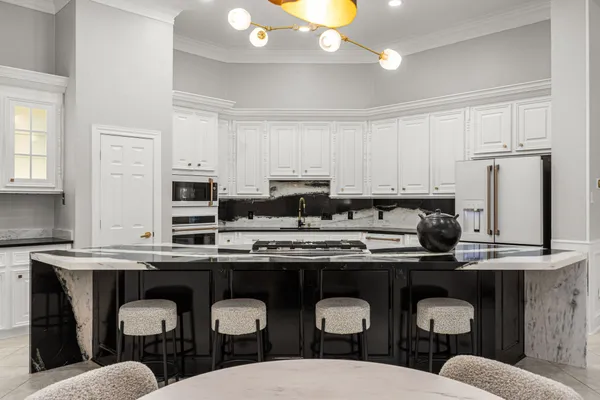 $1,350,000 | 27 Morning Arbor Place, The Woodlands, TX 77381