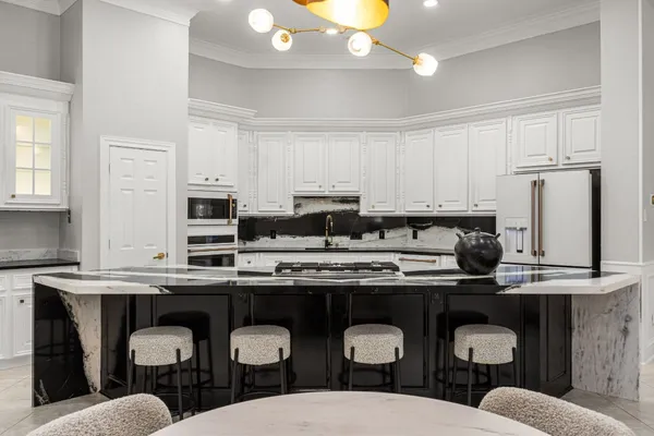 $1,350,000 | 27 Morning Arbor Place, The Woodlands, TX 77381