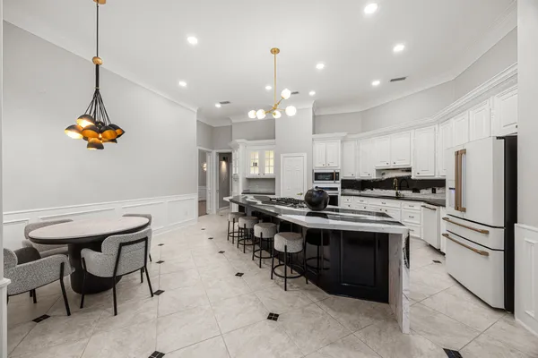 $1,350,000 | 27 Morning Arbor Place, The Woodlands, TX 77381