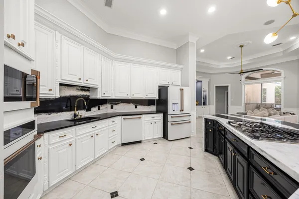 $1,350,000 | 27 Morning Arbor Place, The Woodlands, TX 77381