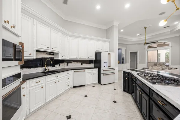 $1,350,000 | 27 Morning Arbor Place, The Woodlands, TX 77381