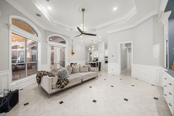 $1,350,000 | 27 Morning Arbor Place, The Woodlands, TX 77381