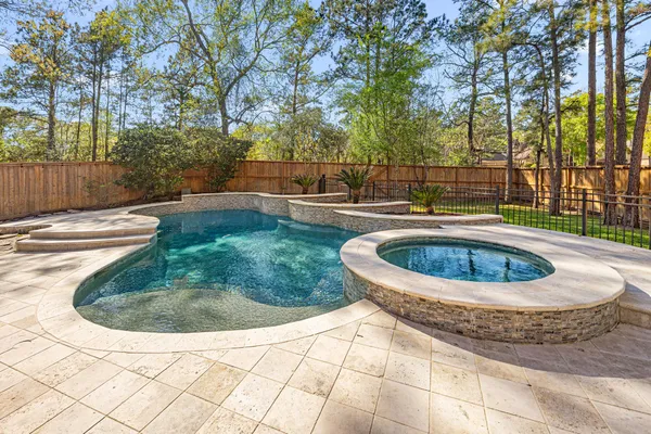 $1,350,000 | 27 Morning Arbor Place, The Woodlands, TX 77381