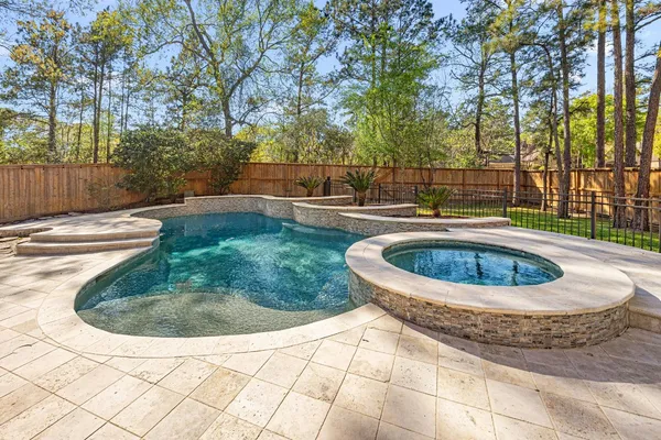 $1,350,000 | 27 Morning Arbor Place, The Woodlands, TX 77381