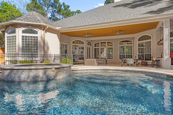 $1,350,000 | 27 Morning Arbor Place, The Woodlands, TX 77381
