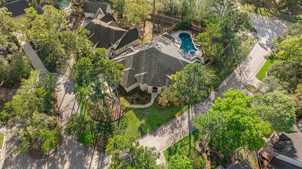 $1,350,000 | 27 Morning Arbor Place, The Woodlands, TX 77381