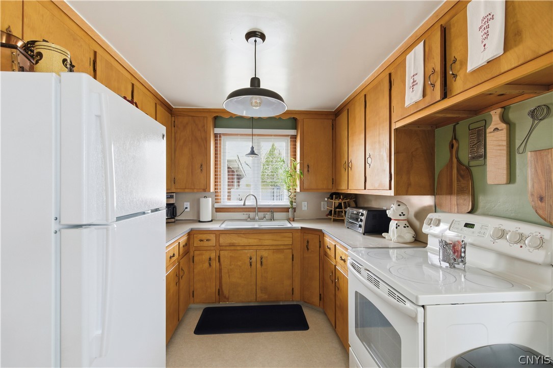 116 Huntshill Road Geddes, NY 13209 - Photo 15 of 28 Kitchen