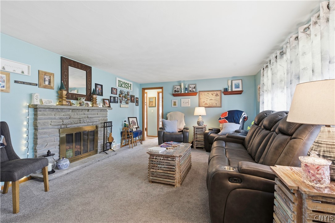 116 Huntshill Road Geddes, NY 13209 - Photo 9 of 28 Living Room