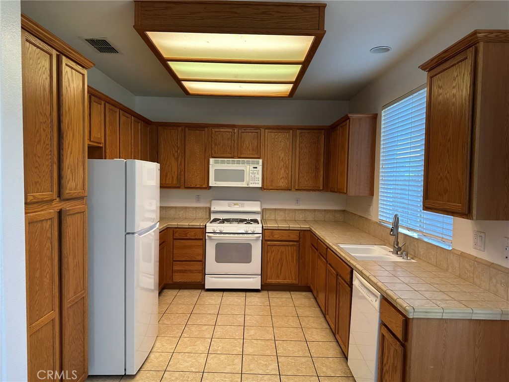 2341 Mariner Way Merced, CA 95340 - Photo 8 of 35