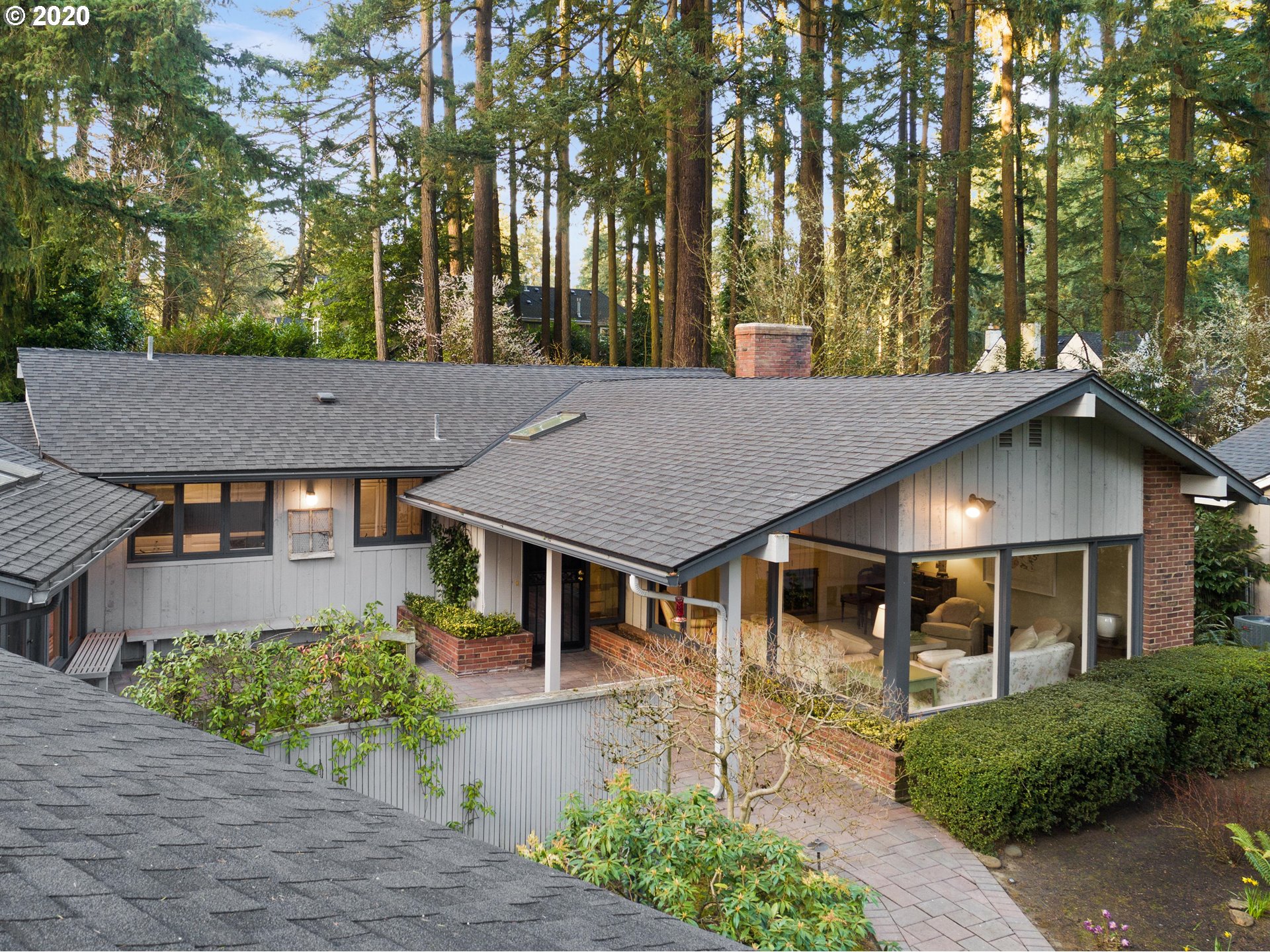 1061 Chandler Road Lake Oswego, OR 97034 - Photo 2 of 31 Gallery Image 2