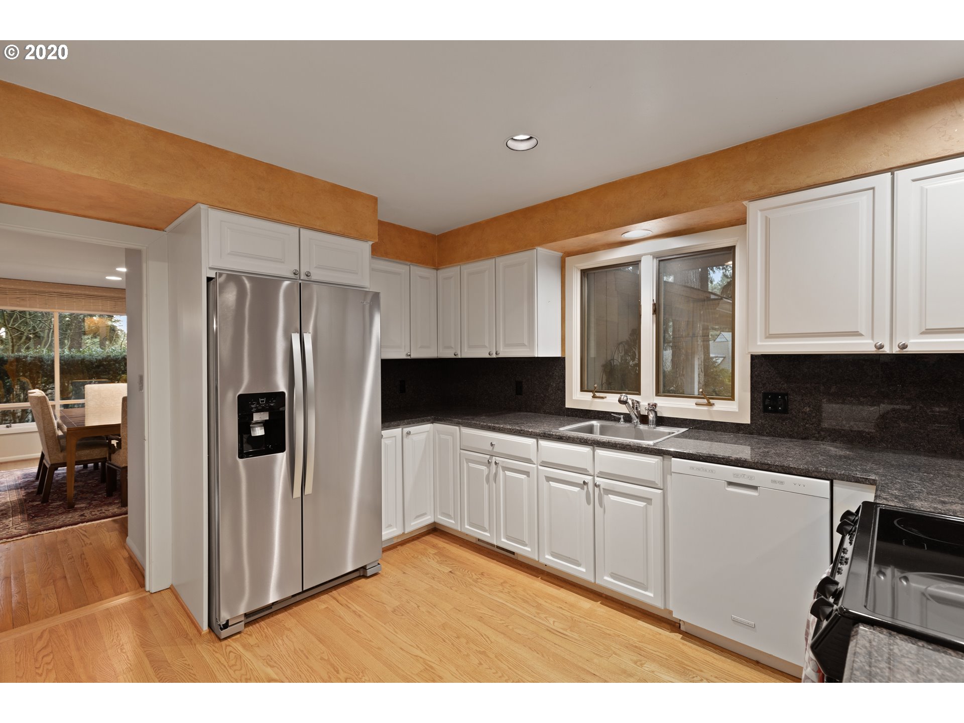 1061 Chandler Road Lake Oswego, OR 97034 - Photo 14 of 31 Gallery Image 14