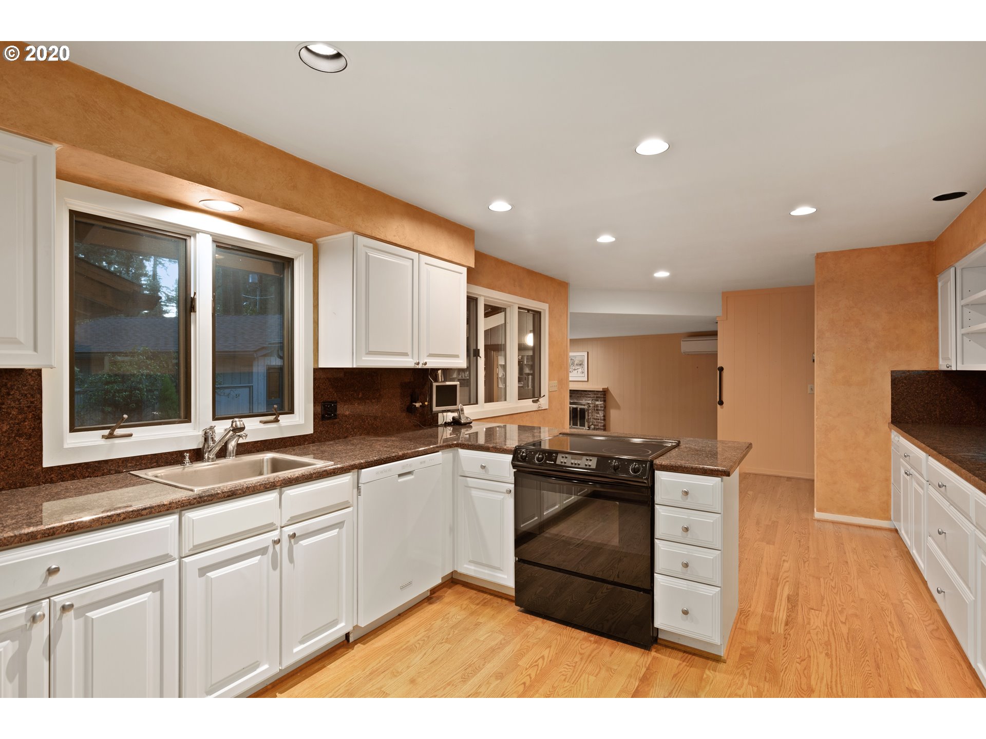 1061 Chandler Road Lake Oswego, OR 97034 - Photo 15 of 31 Gallery Image 15