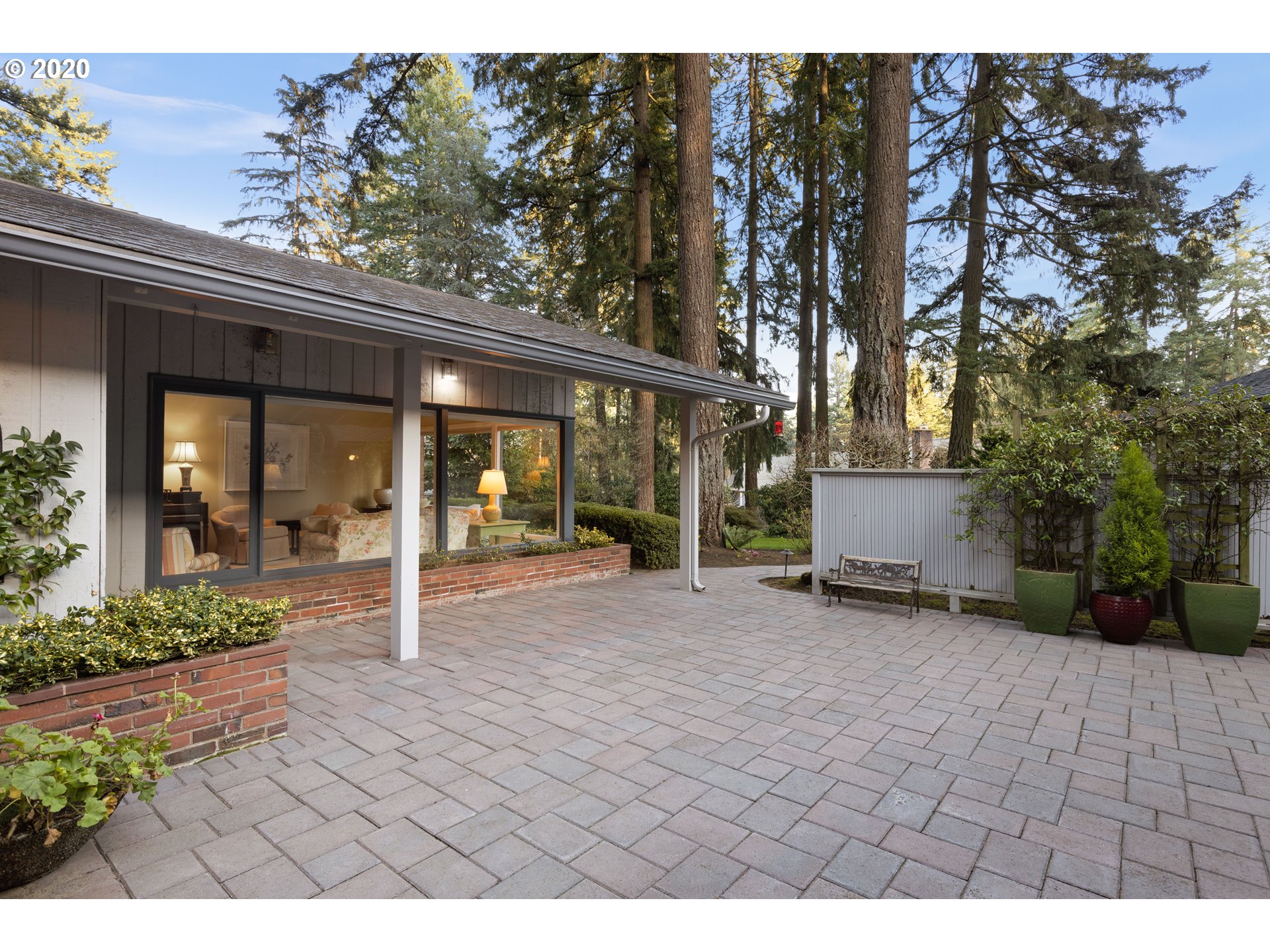 1061 Chandler Road Lake Oswego, OR 97034 - Photo 4 of 31 Gallery Image 4