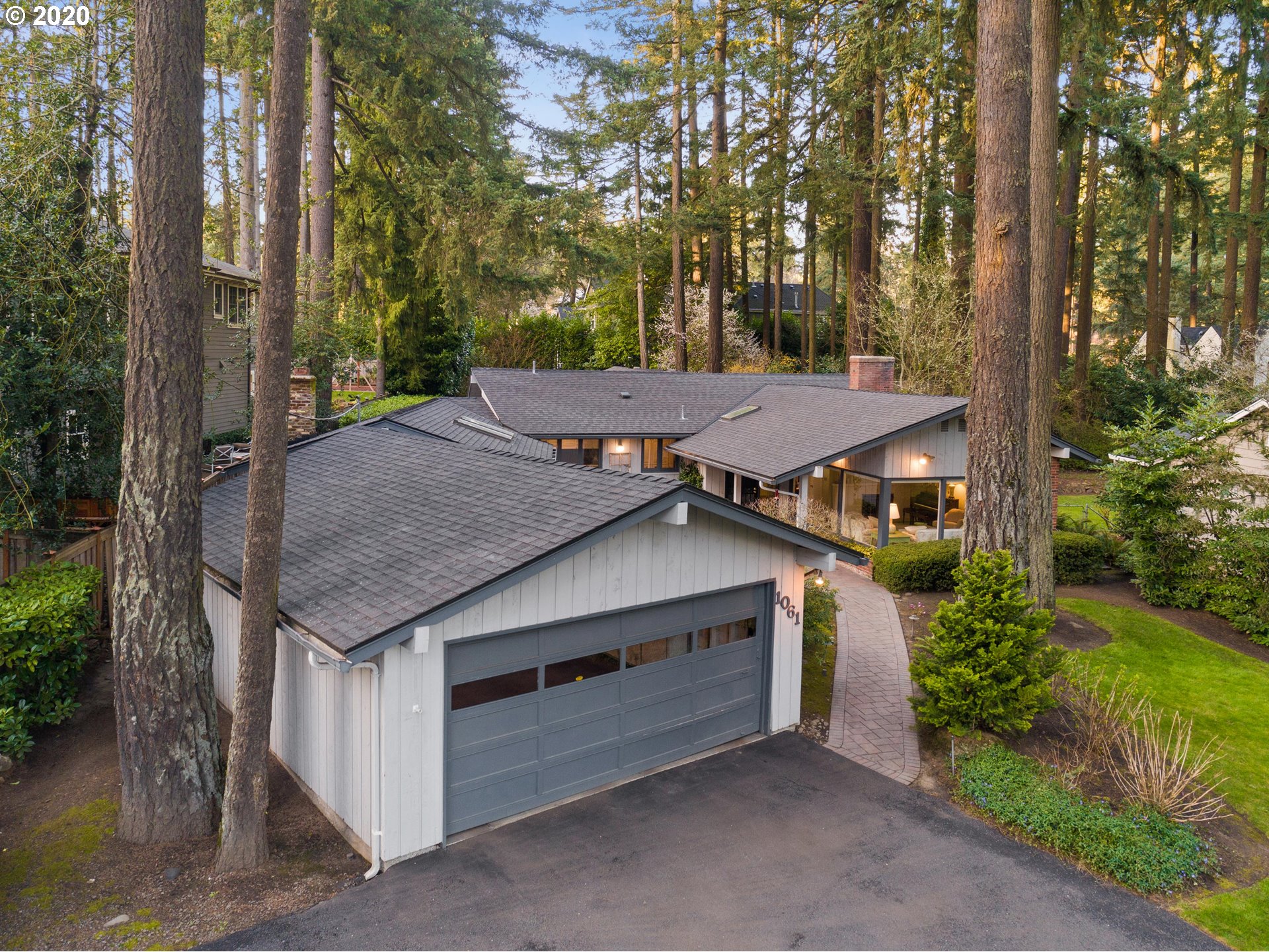 1061 Chandler Road Lake Oswego, OR 97034 - Photo 6 of 31 Gallery Image 6