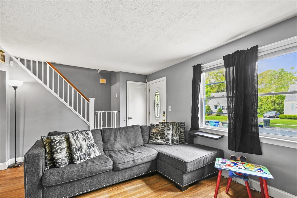 265 Pheland Street Springfield, MA 01109 - Photo 3 of 29 Gallery Image 3