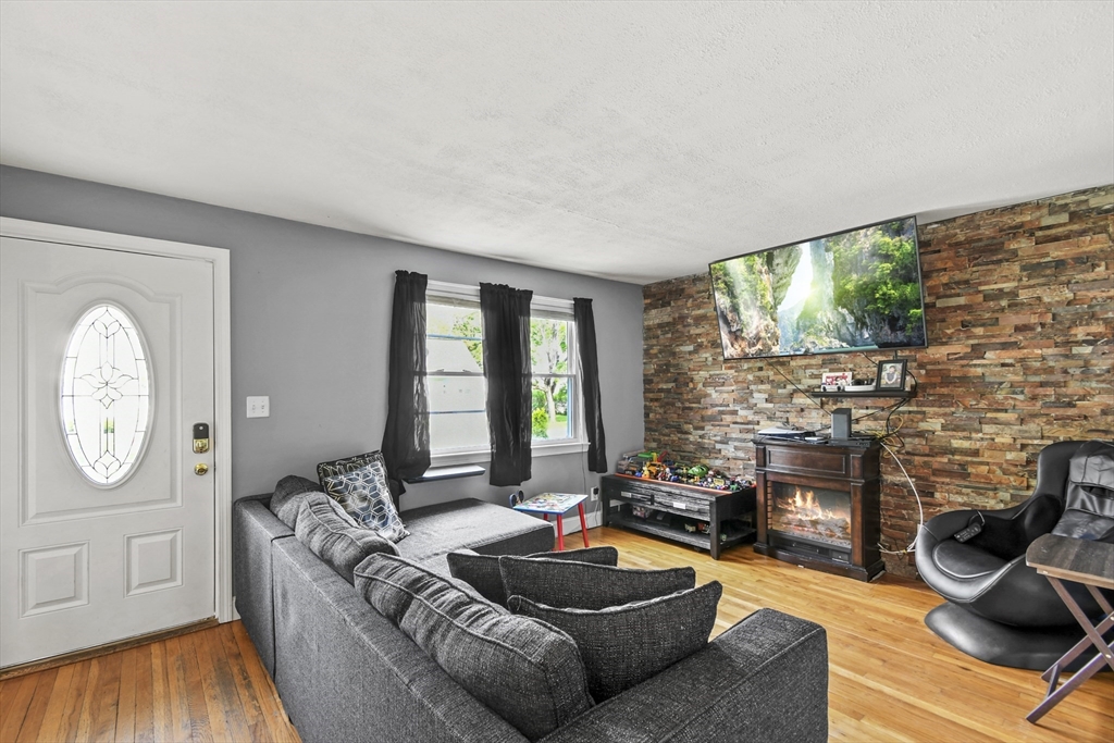 265 Pheland Street Springfield, MA 01109 - Photo 4 of 29 Gallery Image 4